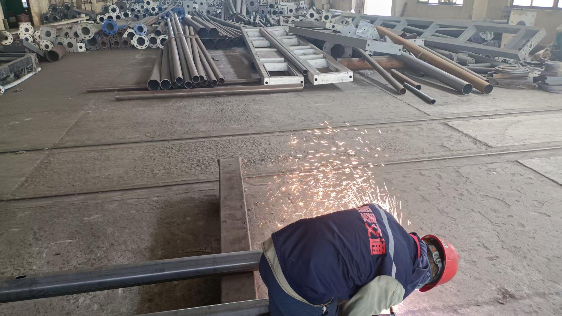 顺泰交通杆件焊接